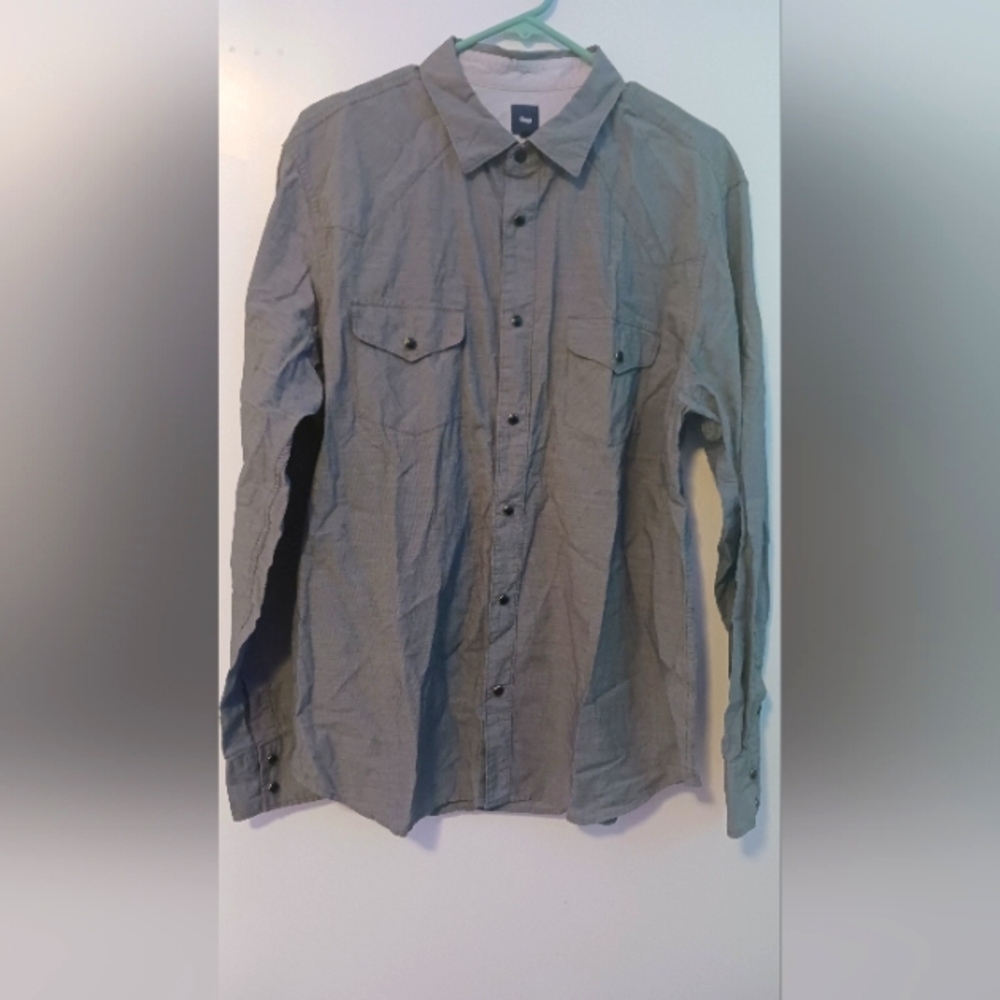 Men's GAP button up shirt. Blue, Size Large.